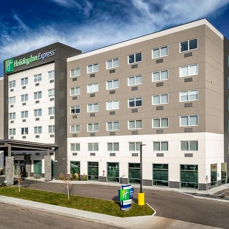 Holiday Inn Express & Suites - Brandon By Ihg Exterior photo